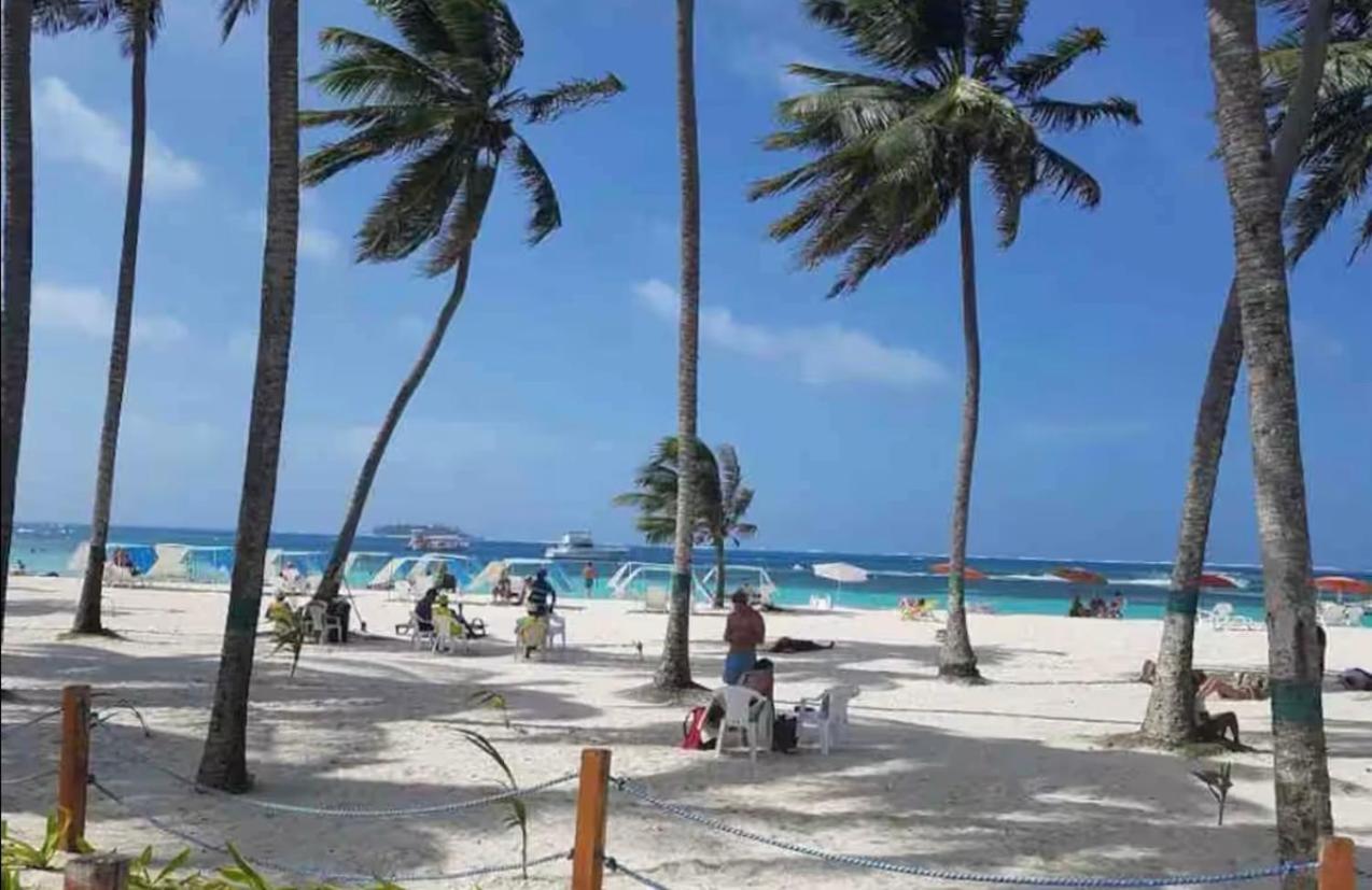 1 Cuadra De La Playa Principal * San Andrés