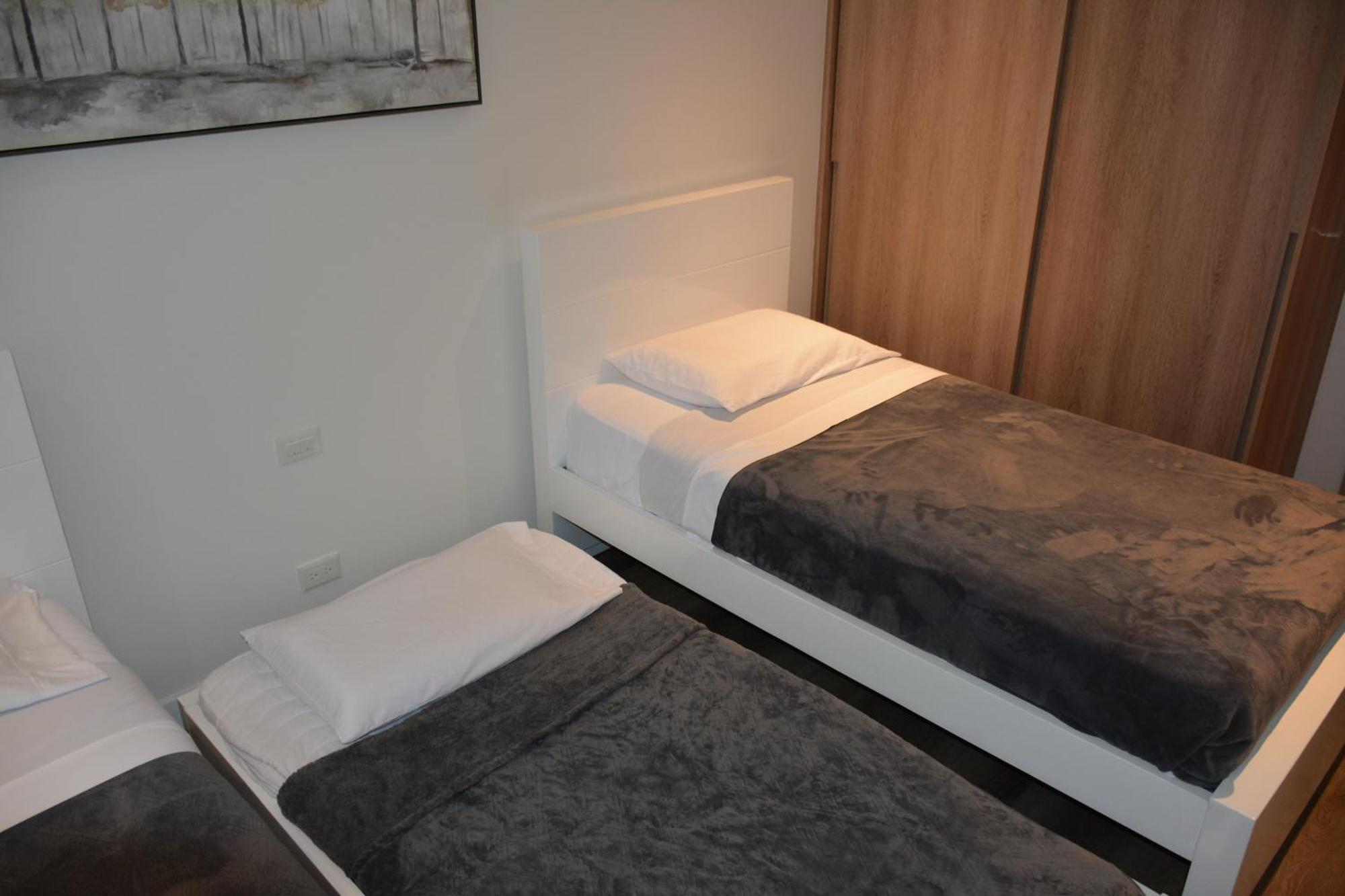 Modern New 3 Bedroom 5min To Shops Restaurants