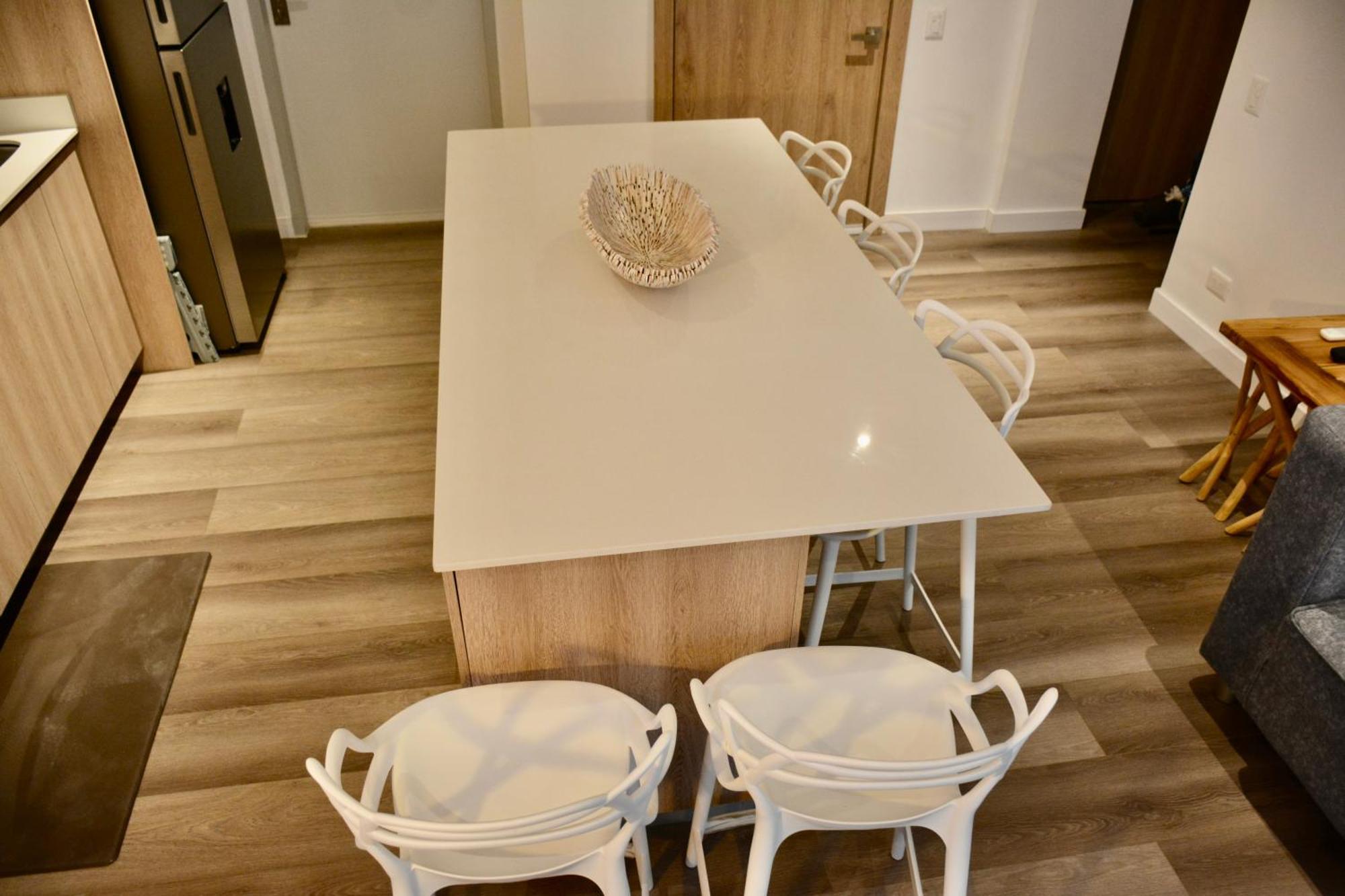 Modern New 3 Bedroom 5min To Shops Restaurants Apartamento
