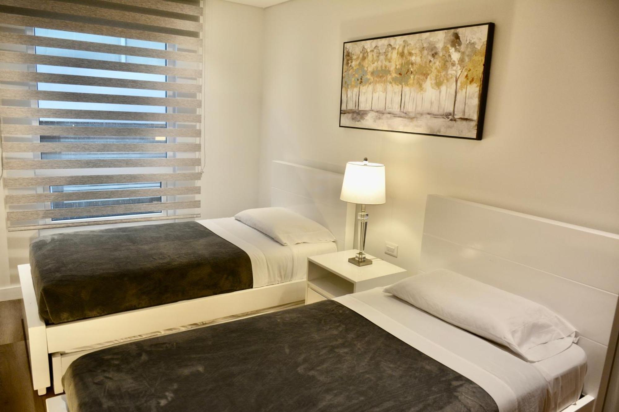 Modern New 3 Bedroom 5min To Shops Restaurants Apartamento