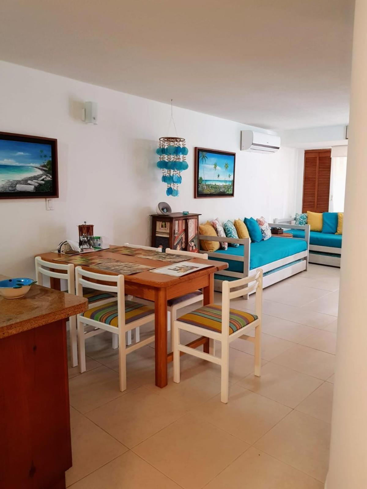 Apartamento 1 Cuadra De La Playa Principal *