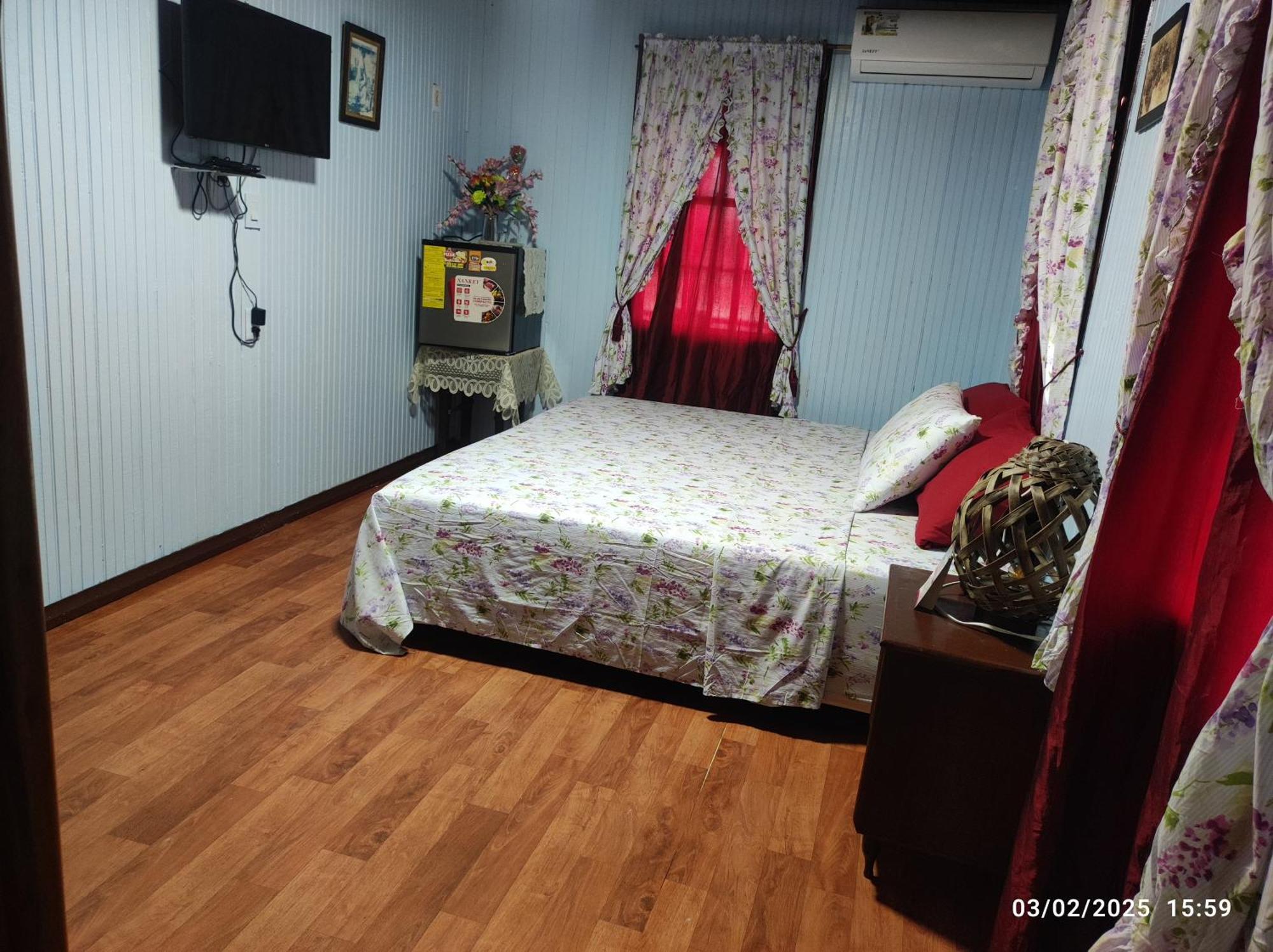 Nativa Miss Trinie Inn