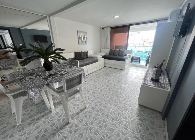 Estelar Hansa Alfrente De La Playa Apartamento *