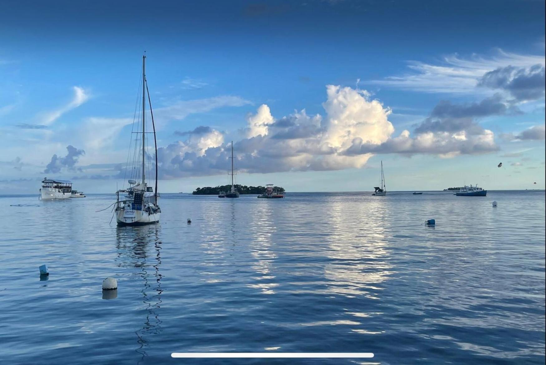Agathas Hill Vip San Andrés