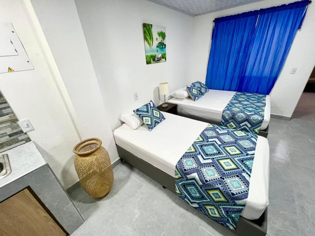 Limsor Town * San Andrés