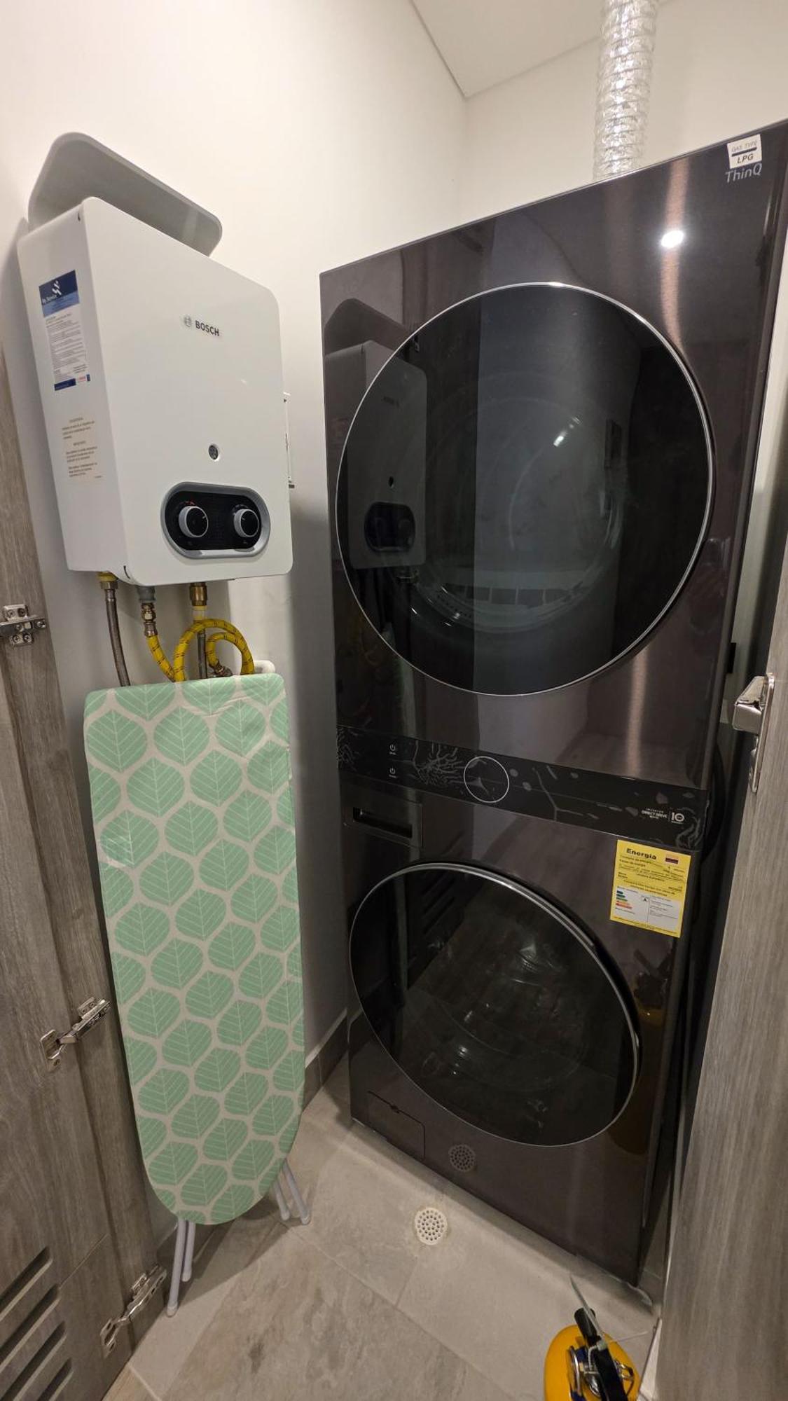 New & Luxury 1 Bedroom In *