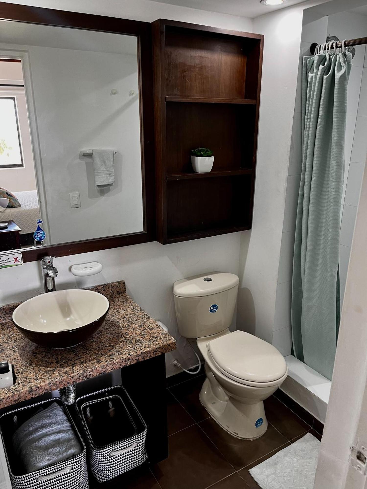 Apartment En El Centro De Islas Con Vista Al Mar- Edificio Bay Point 703