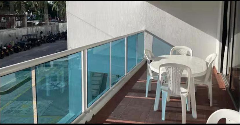 With A Pool Near The And Everything Apartamento *