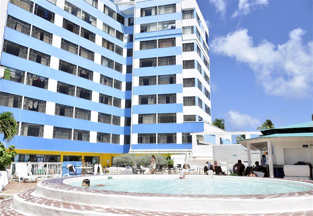 Hotel On Vacation Blue Tone
