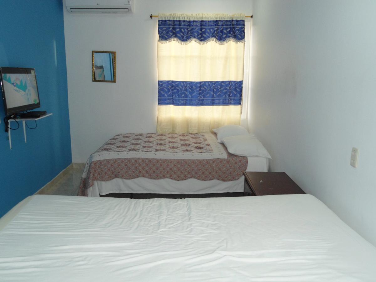 Roxi's Place Inn *