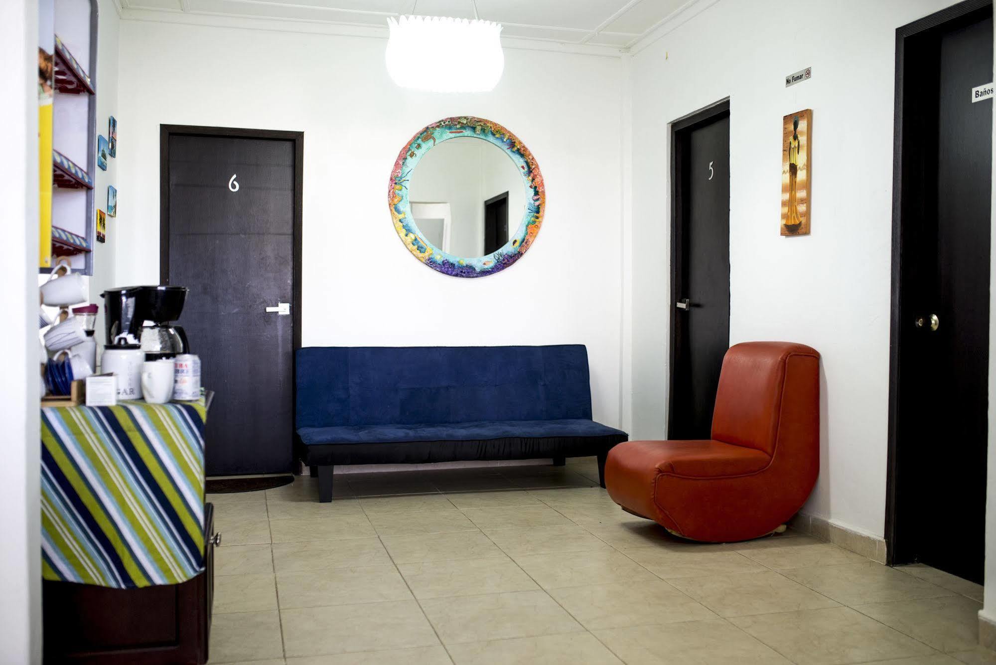 Sarie Bay Hostal *