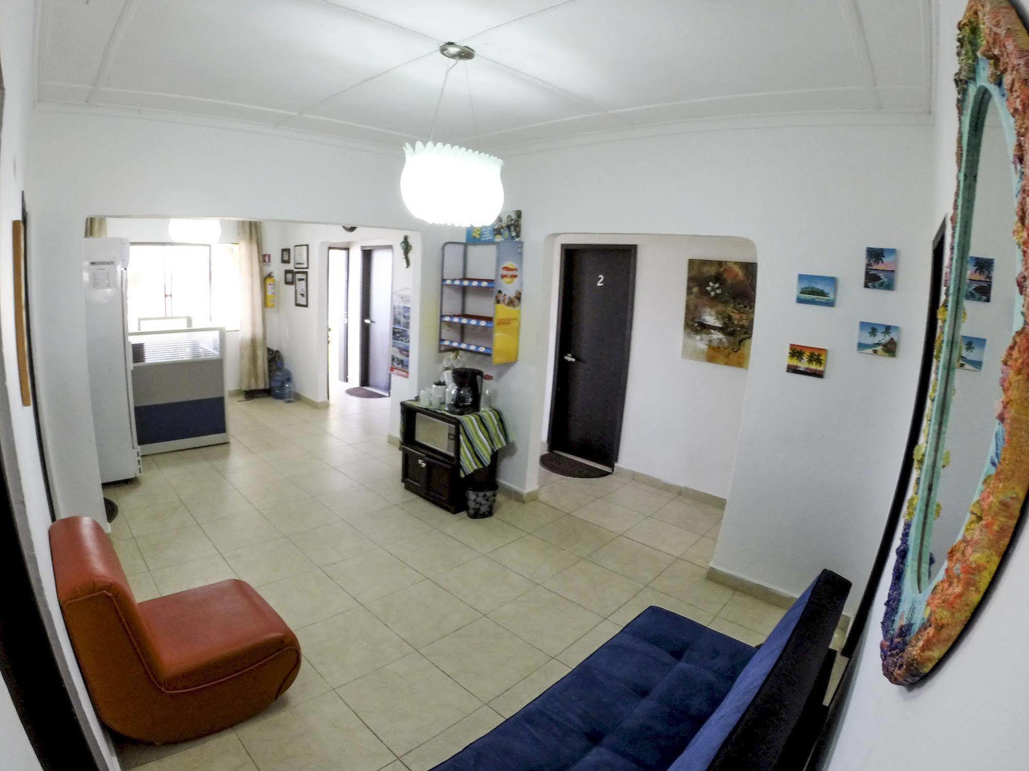 Sarie Bay Hostal