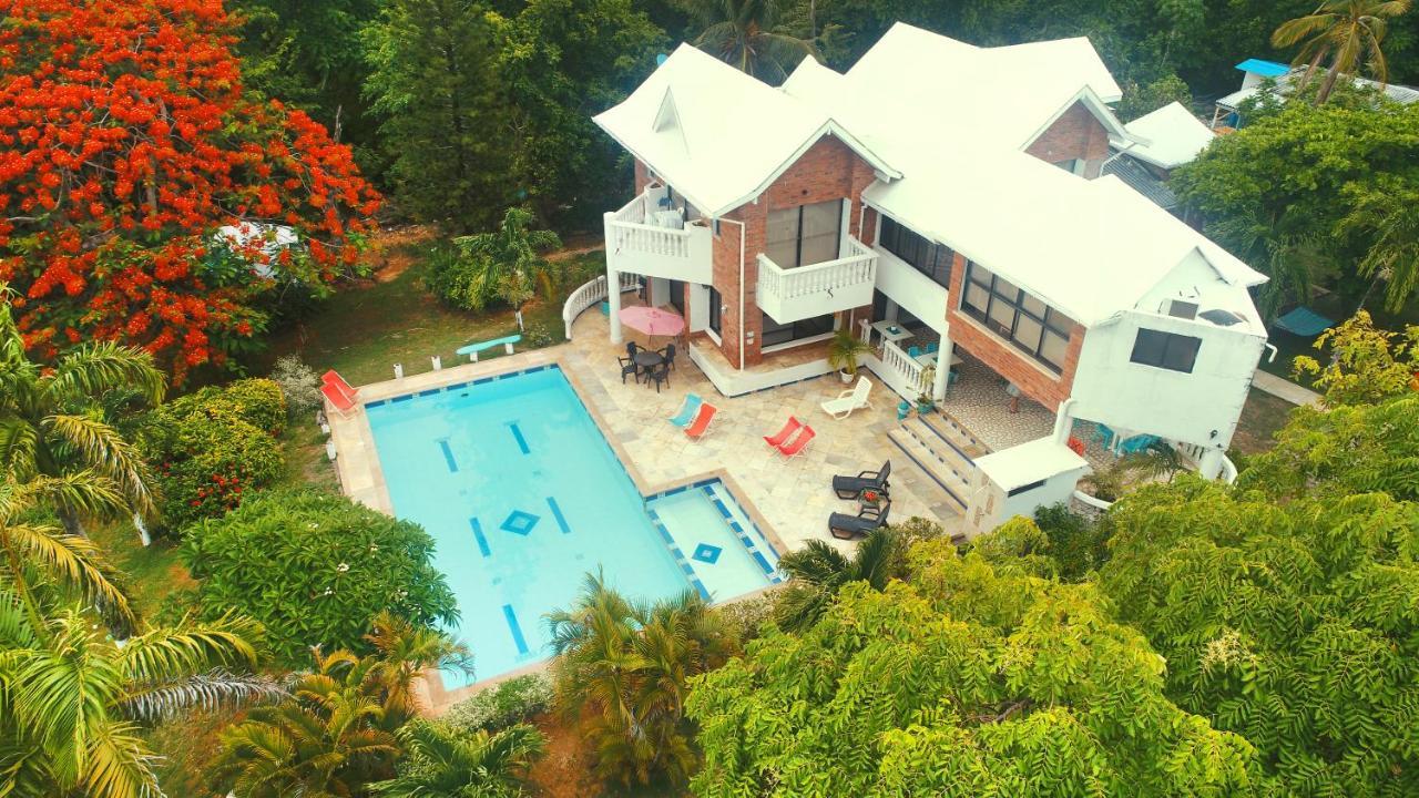 Casa De Flores Tropical 4*