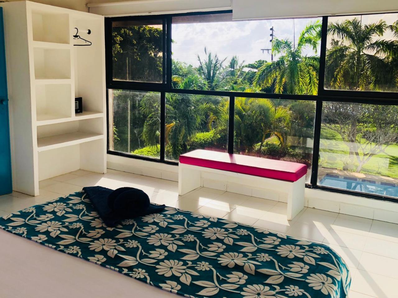 Casa De Flores Tropical 4*