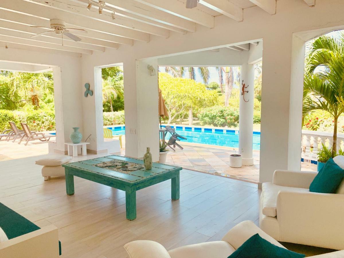 Casa De Flores Tropical Hotel